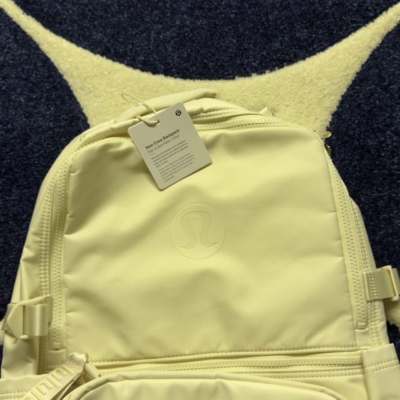 lululemon New Crew Backpack 22L Updated White - Picture 2 of 3